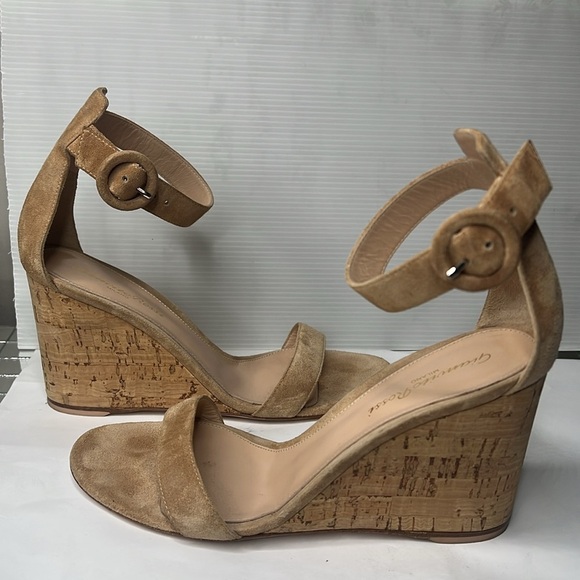 Gianvito Rossi Sz 38 Nude Suede 3.5” Cork Wedge Sandals - Picture 2 of 6